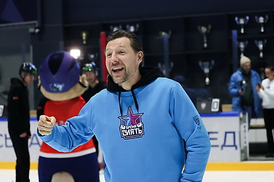 В хоккей играют не только мужчины. Всемирный женский хоккейный матч прошел в Минске