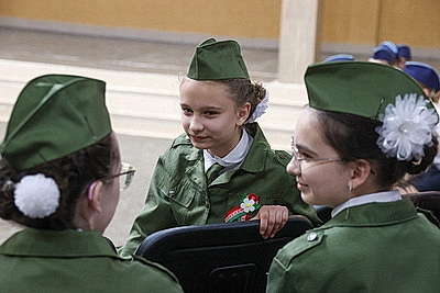 \"Воспитать внутренний стержень\". Чему научат школьников в новом военно-патриотическом клубе \"АрмАдА\"