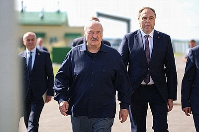 Лукашенко посетил хозяйство, где разводят красную породу коров