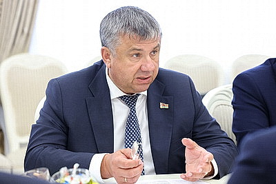 В правительстве прошла встреча с министром инвестиций, промышленности и торговли Узбекистана