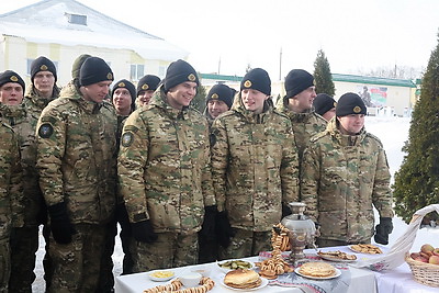 Домашние блины, конкурсы и приятные сюрпризы. В воинской части в Могилеве встретили Масленицу