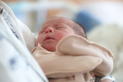 \"На Новый год получили самый важный подарок в жизни\". В Гродно поздравили женщин, родивших 1 января