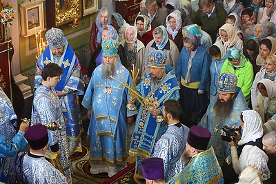 Православные верующие празднуют Рождество Пресвятой Богородицы