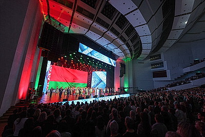 В Минске проходит торжественный концерт ко Дню единения народов Беларуси и России