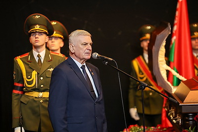 В Минске простились с народным поэтом, одним из авторов Государственного гимна Владимиром Каризной