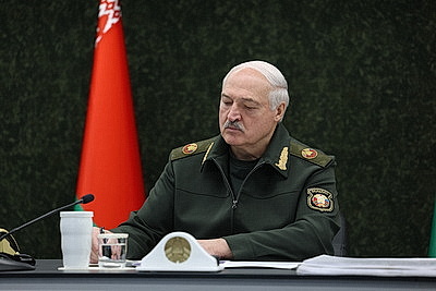 Лукашенко ознакомился с развитием и практическим использованием в войсках систем связи