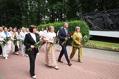 \"Дзявочы вянок міра\". Республиканский конкурс молодежных проектов проходит в Молодечно