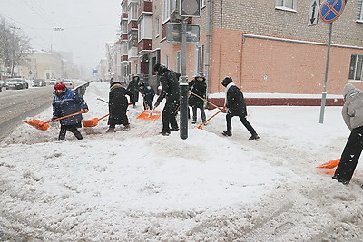 Более 180 единиц спецтехники задействованы на очистке снега в Гомеле