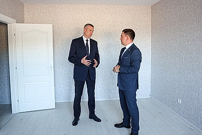 Крутой ознакомился со строительством жилья в Жабинке