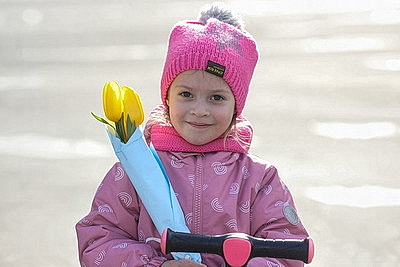 Плац-концерты, море цветов и теплых слов. В Бресте мужчины поздравили женщин