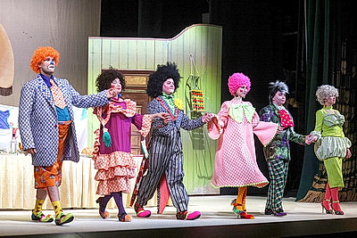 В Гродненском областном драматическом театре готовят премьеру - комедию-буфф \"Свадьба\"