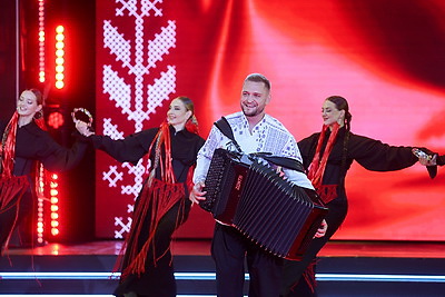Яркое хореографическое шоу \"Танцуй, славянская душа!\" прошло в Летнем амфитеатре в Витебске