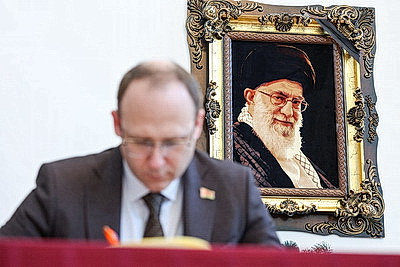 В книге соболезнований в посольстве Ирана в Беларуси продолжают оставлять записи