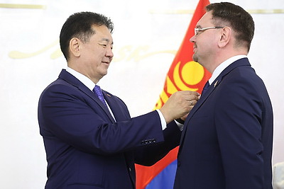 Президент Монголии вручил госнаграды гражданам Беларуси
