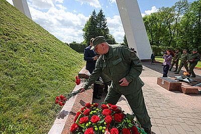 Выставка военной техники в Лиде у Кургана Бессмертия пополнилась новыми образцами