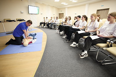 Стартовал проект \"Запусти сердце\". Десятиклассников по всей стране будут учить доврачебной помощи