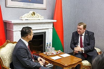 Сверить часы во всепогодном партнерстве. Алейник встретился с послом Китая в Беларуси