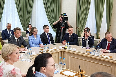Защищая правду и суверенитет страны. Представителям СМИ вручили награды в Совете Республики
