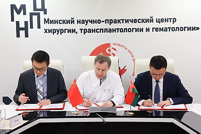 Роботический комплекс для операций запустили в МНПЦ хирургии, трансплантологии и гематологии