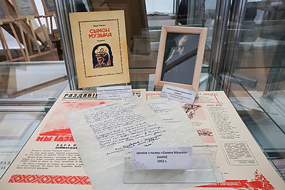 Мемориальную доску Ивану Чигринову, мурал с изображениями знаменитых земляков открыли в Костюковичах