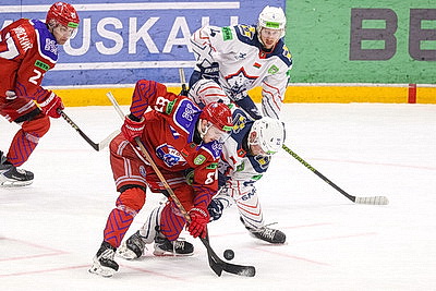 \"Юность\" всухую победила \"Металлург\" в первом матче полуфинала хоккейной экстралиги