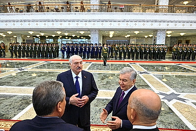 Лукашенко и Мирзиёев встретились для переговоров во Дворце Независимости