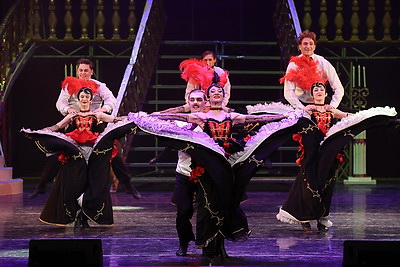 Юбилейный вечер \"Кальман против Штрауса, или Пять и пять - пятьдесят пять\" собрал на сцене весь коллектив музыкального театра