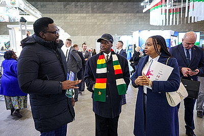 Парламентская делегация Зимбабве посетила ПВТ и ММВЦ