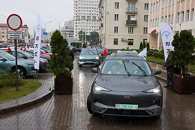 Участники автопробега электротранспорта \"БелАЭС - чистая энергия мирного атома\" проехали путь из Минска в Островец