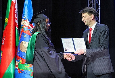 Дипломы ВГМУ получили 27 иностранных студентов