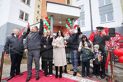 В Кореличах к областным \"Дажынкам\" торжественно открыли новостройку на 49 квартир