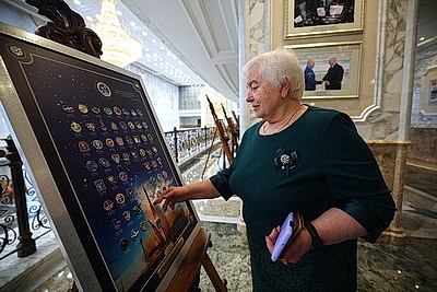 Для участников форума \"Женщина и будущее деревни\" провели экскурсию во Дворце Независимости