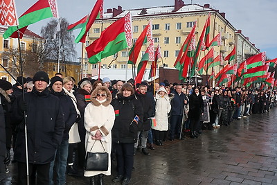 Праздник мужества и верности долгу: в регионах Беларуси 23 февраля прошли торжественные митинги