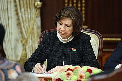 Лукашенко встретился с председателем Сената Зимбабве