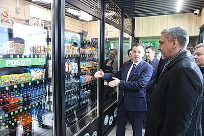 Робот-продавец появился на заправке под Гомелем