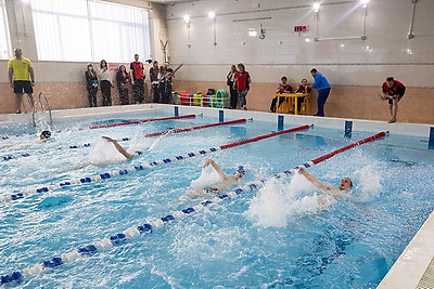 Победа над собой. Турнир по водным видам спорта \"Спешиал Олимпикс\" в Витебске собрал около 80 участников
