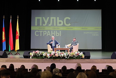 \"На все вопросы ответы были доступные, чтобы было понятно каждому\". Марков и Гигин встретились с жителями Барановичей и Пинска