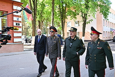 Лукашенко принял участие в церемонии приведения к военной присяге в Борисовском районе