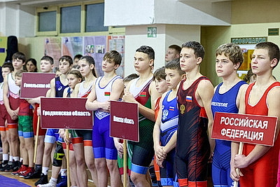 Более 200 юных спортсменов состязаются в республиканском турнире по вольной борьбе в Витебске