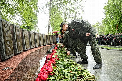 С песнями военных лет. По Минску проехал \"Трамвай Победы\"