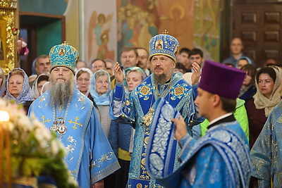 Православные верующие празднуют Рождество Пресвятой Богородицы