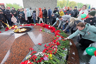 Праздничный Витебск. Жители и гости города празднуют День Победы