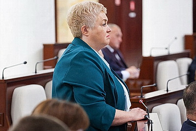 \"Максимально задействовать полномочия для реализации решений\". Сергеенко о ключевой задаче на сессию