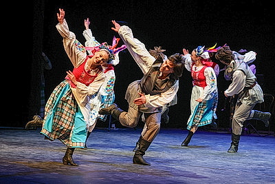 Новую театрализованную программу \"Масленка\" представил хореографический ансамбль \"Хорошки\"