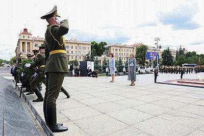 Автопробег \"Города-герои - города Героев\" по территории Беларуси стартовал от площади Победы в Минске