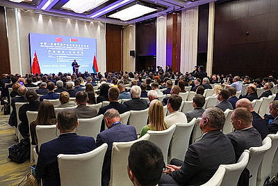 Снопков: Беларусь делает упор на промышленную и технологическую кооперацию с Китаем