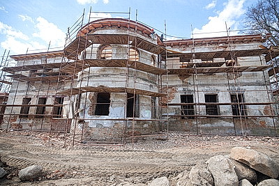 Парковая зона во дворцовом стиле и стена из бутового камня. Какой будет усадьба Потоцких после реконструкции