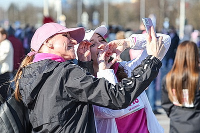 \"Заряд эндорфинами и цветы на финише\". \"Красивый забег\" прошел в Минске