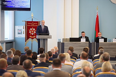\"Важно опираться на людей и вместе решать вопросы\". Работу депутатов обсудил Сергеенко с активом Гродно