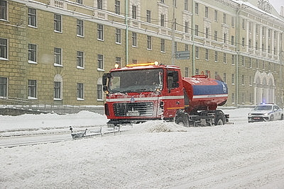 В Минске более 180 единиц техники и свыше 1,5 тысячи человек ликвидируют последствия снегопада